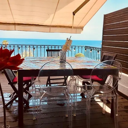 Magnifique Triplex Face A La *