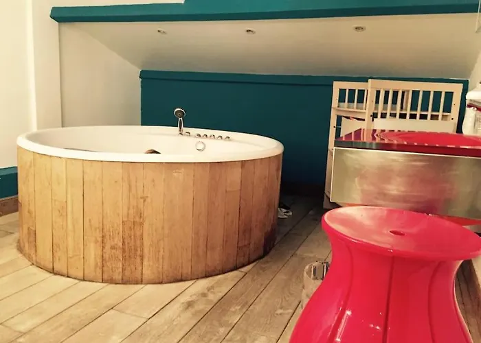 Magnifique Triplex Face A La דירה